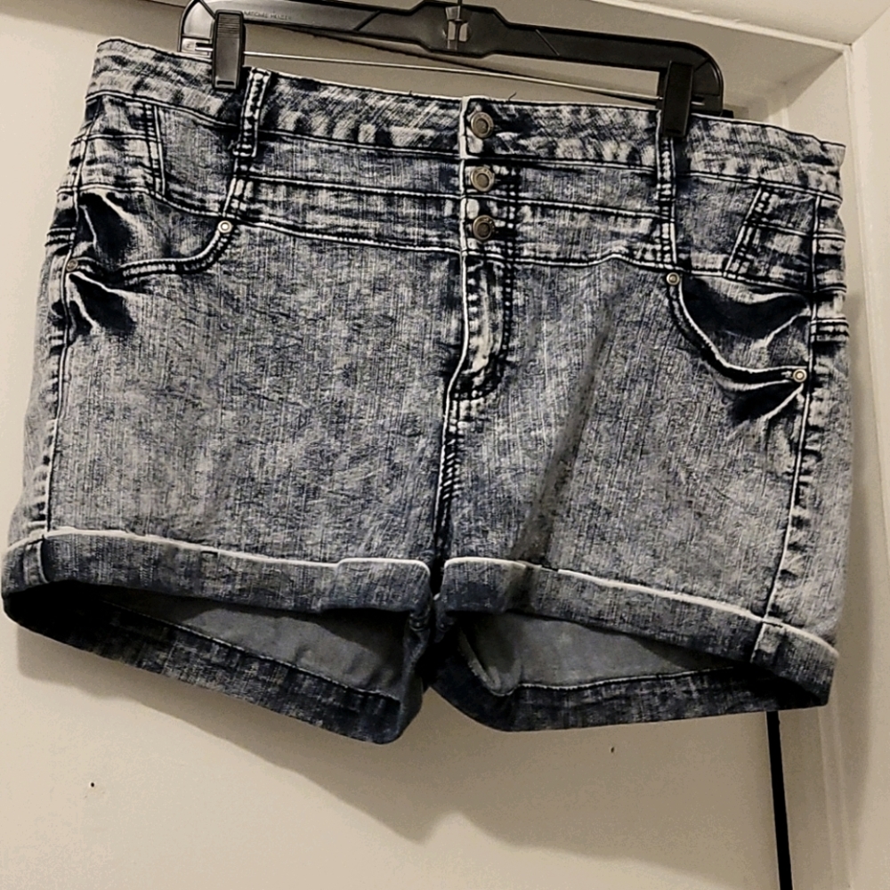Hot Kiss Shorts